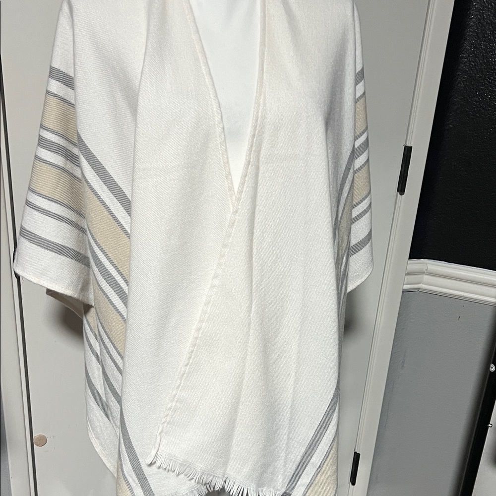 Elegant Striped Wrap in Cream and Gray
